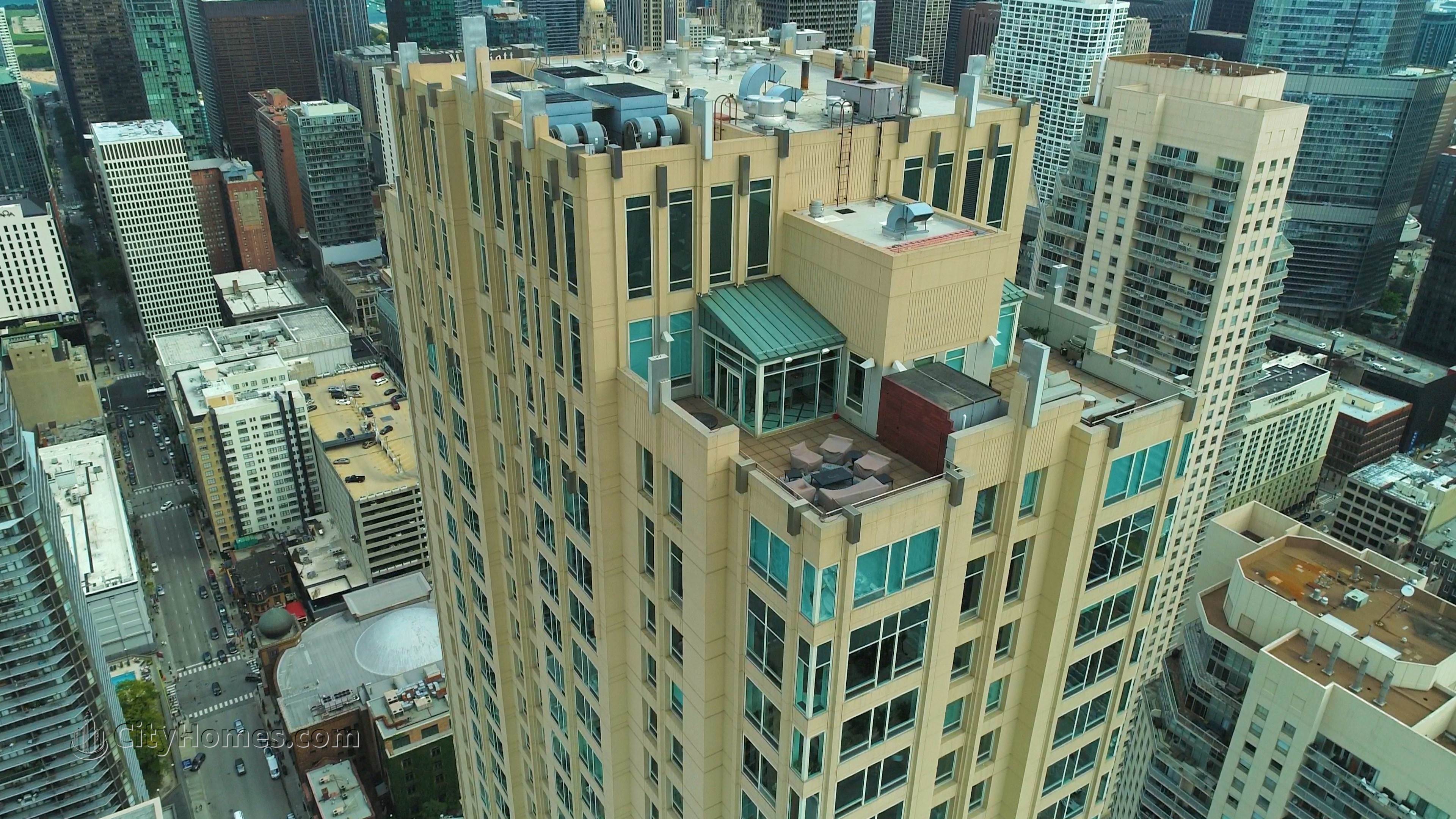 4. Millennium Centre prédio em 33 W Ontario St, Central Chicago, Chicago, IL 60610