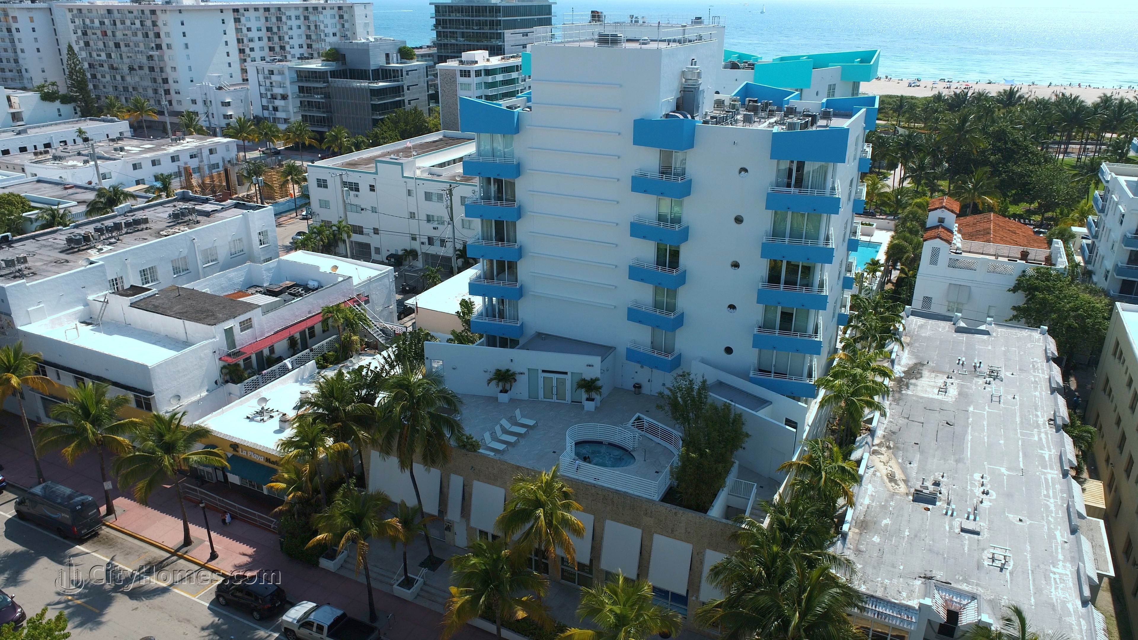 OCEAN PLACE WEST gebouw op 225 Collins Avenue, Miami Beach, FL 33139