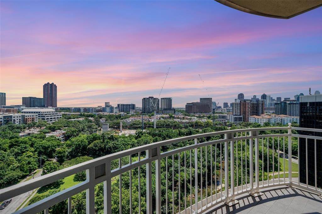 Condominium for Sale at Turtle Creek, Dallas, TX 75219