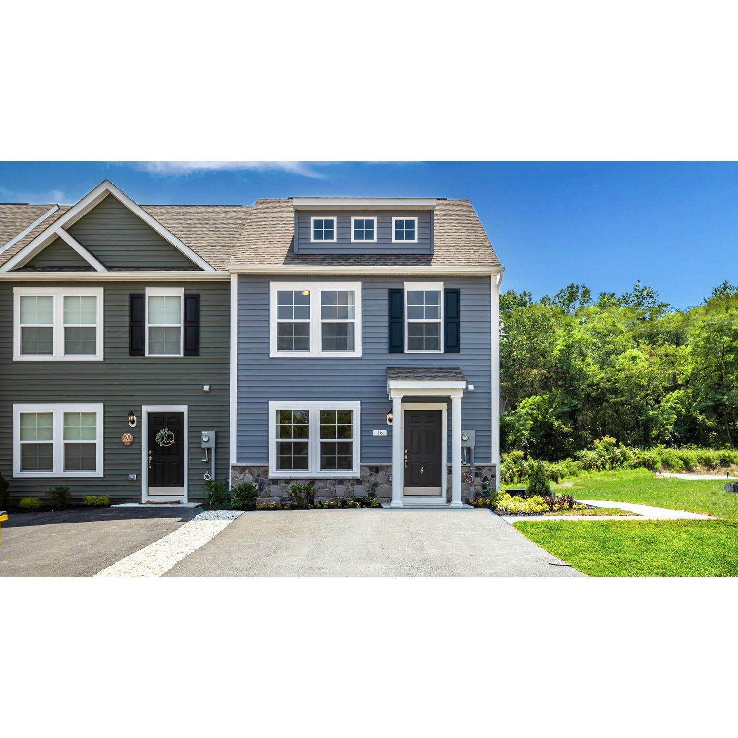 2. Whispering Pines Townhomes κτίριο σε 16 Loblolly Drive, Bunker Hill, WV 25413
