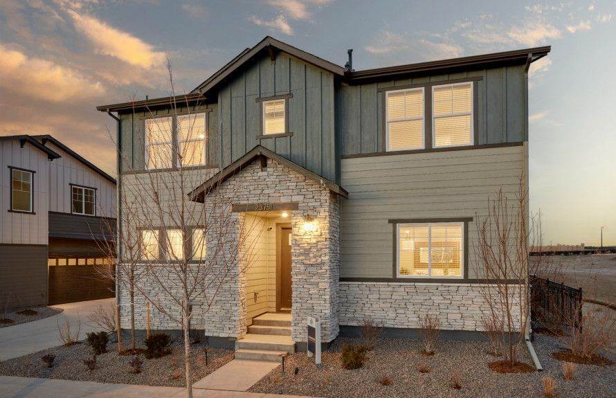 The Aurora Highlands Summit Collection building at 23751 E 40th Ave, Aurora, CO 80019